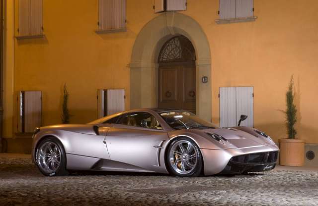 Hiába mutatkozott be, az USA-nak nem kell a Pagani Huayra