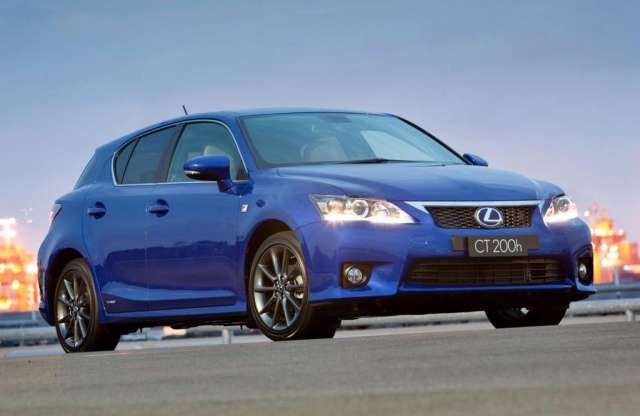 Fickósabb kompakt Lexus