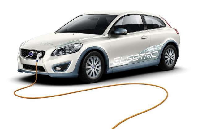 Egyszerre három hibriden dolgozik a Volvo