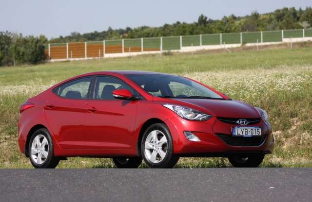 Időutazás oda-vissza: Hyundai Elantra miniteszt