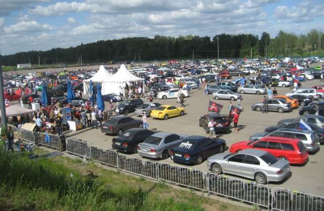 Japán-autósok gyülekezője