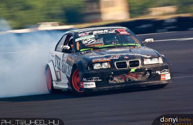 Utolsó füst Tökölön, idén, gumiból