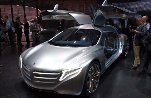 Frankfurt 2011: lefagyott a Mercedes F-125! ajtaja