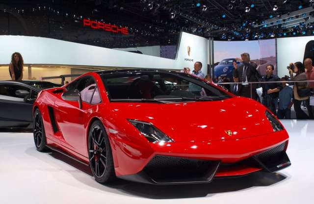 Frankfurt 2011: pályára való Lambo rendszámmal