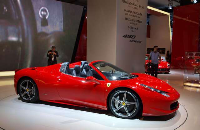 Frankfurt 2011: pókok a Ferrari standon