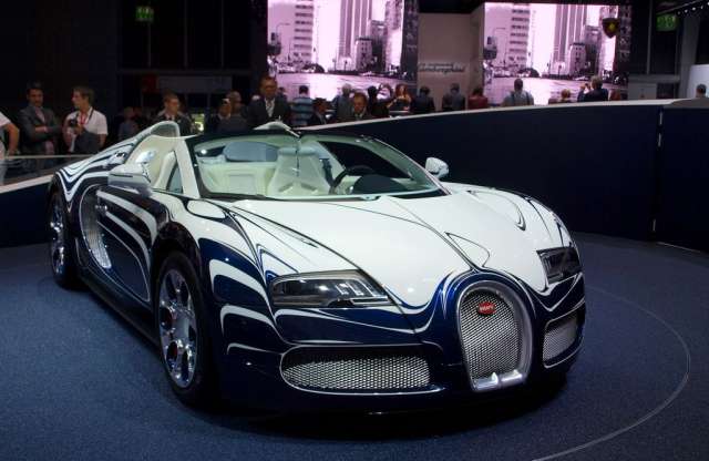 Frankfurt 2011: törékeny Bugatti 470 millióért