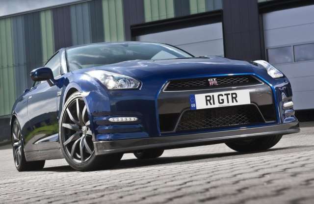 3,0 másodperc alatt ér 100 km/órára a Nissan GT-R?