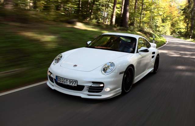 0-100 km/h: 2,8 s; 0-200 km/h: 9,0 s, ezt tudja a Techart 911-ese