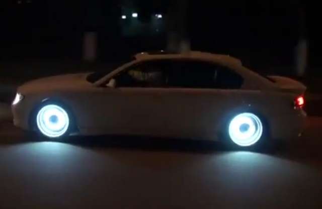 Itt az új örület, a LED fényben úszó felni