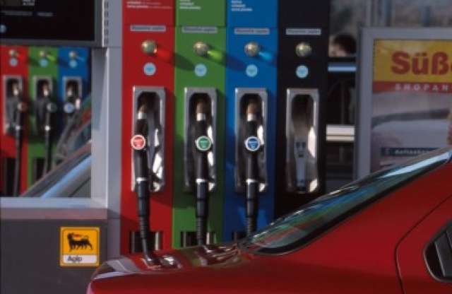 Örömhír: csökken a benzin ára