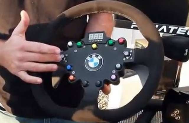 Szimulátorkormány, ami a valódi versenyautóban is működik