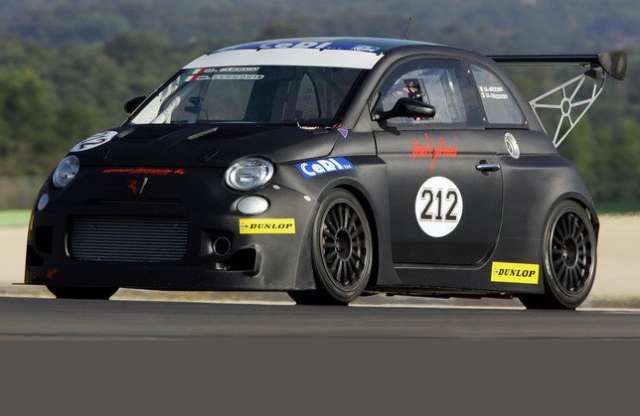 Mit tud 60 lóerővel gyengített Fiat 500? 300 lóerős, letaglózó teljesítményt