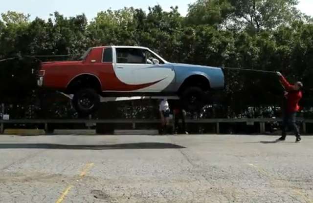 Amerikai elmebetegség: ugrókötelezés autóval