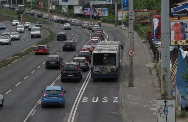 Valódi buszsáv a Budaörsi úton