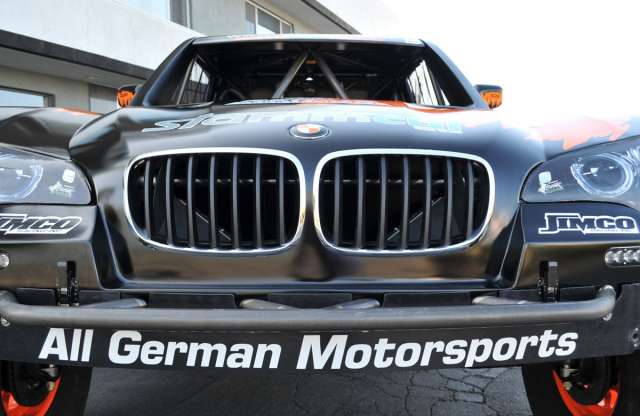 Tereprali versenyautó BMW X6 alapokon