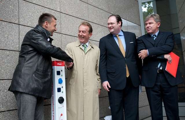 Mostantól tölthető villanyautó Budapesten