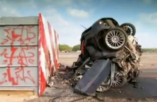 190 km/órával csapódott falnak a Focus