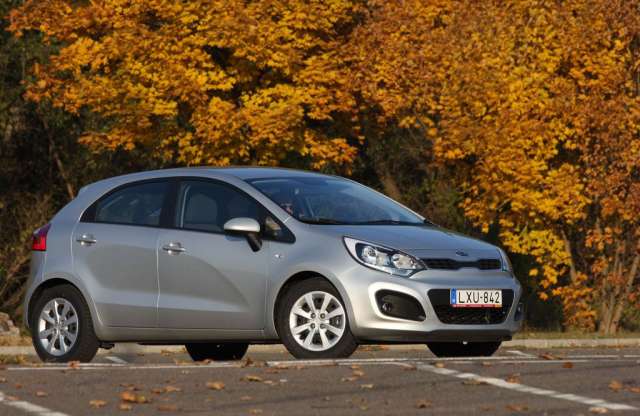 Alapból jó: új Kia Rio teszt