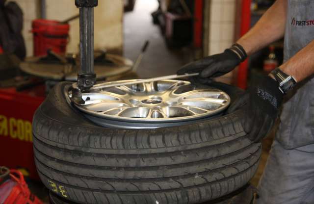 Mibe kerül a téli gumik cseréje?