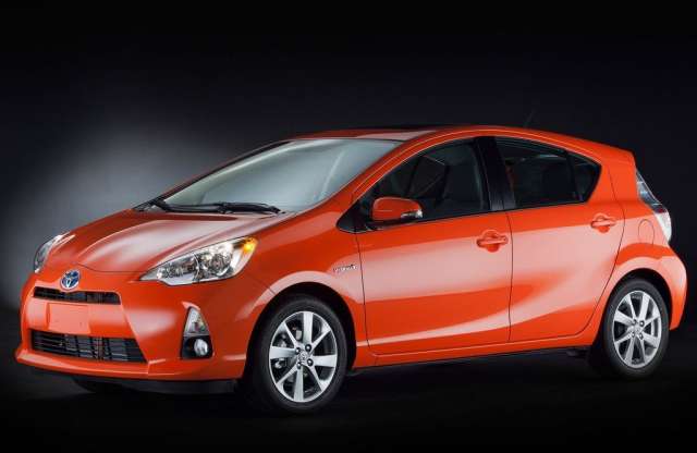 Hivatalos fotókon a legkisebb Toyota Prius