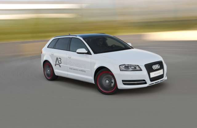 Ötajtós kompakt a legújabb elektromos Audi