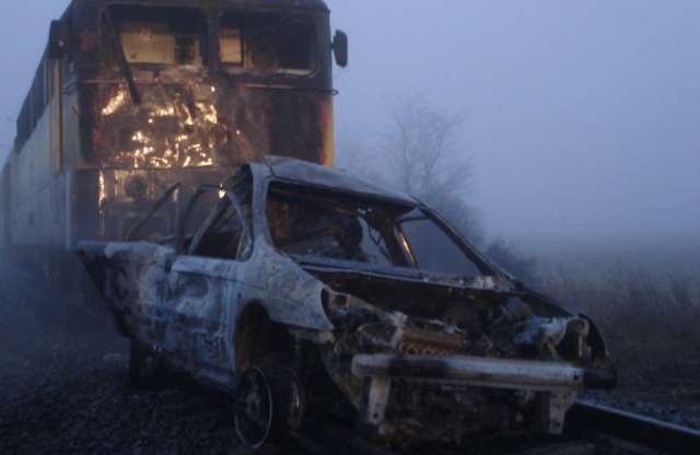 Lehet szürke, fehér, de lila is, és autózunk benne, mi az?