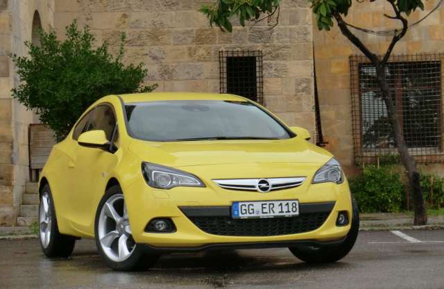 Ajtó mínusz, érték plusz: Opel Astra GTC miniteszt
