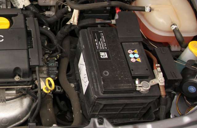 Nem indul hidegben az autó? Nézzük az akkut!