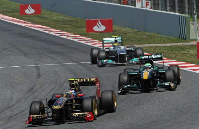 Így gyorsul 300 km/órára egy Lada