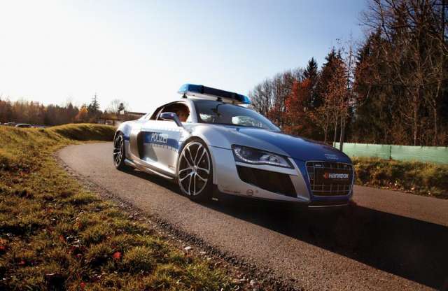 325 km/órával a bűnözők nyomában: ABT Audi R8 rendőrautó