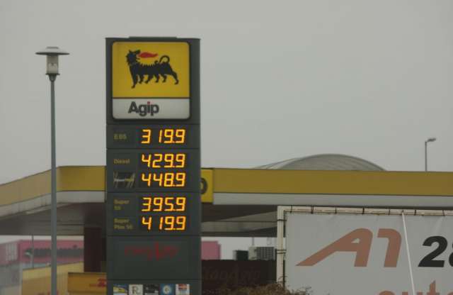 Érdemes 10 forintos kedvezménnyel tankolni?