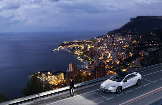 Takarékos dízellel frissül a Laguna Coupé