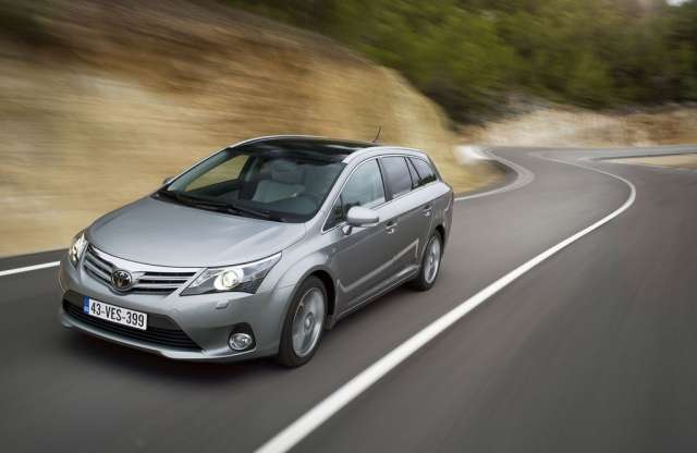 Januárban itthon a 4,5 litert fogyasztó új Toyota Avensis