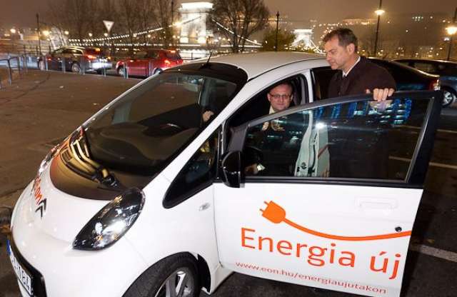 10 milliós villanyautókat állít csatasorba az E.ON