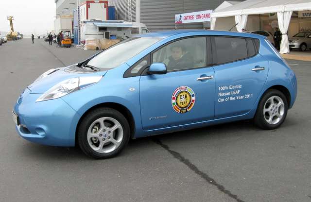 Daloló konnektorok köszöntik első szülinapján a Nissan Leafet