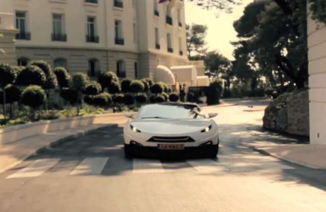 Holland szuperkupé négy ajtóval