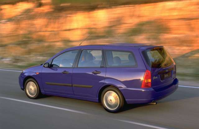 Kombit 1 millióért? Nézzük, a Focus vagy a Mégane a jobb?