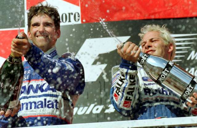 Megvan Damon Hill, s Räikkönent méltatja