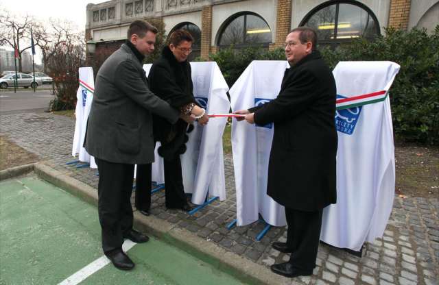 Hat új töltőállomáson lehet ingyen tankolni