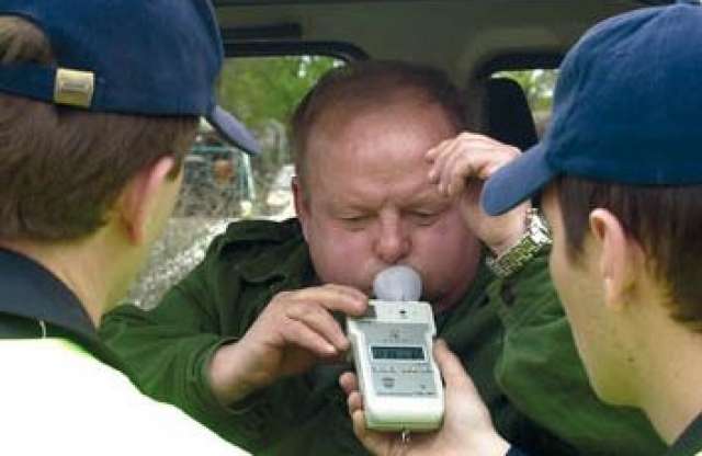 Itt a Szilveszter. Hogyan autózzunk részegen?