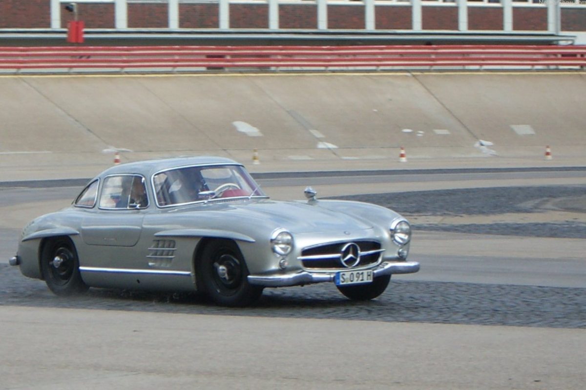 MERCEDES-BENZ SL-OSZTÁLY