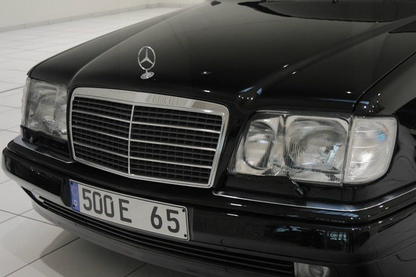 MERCEDES-BENZ E 500