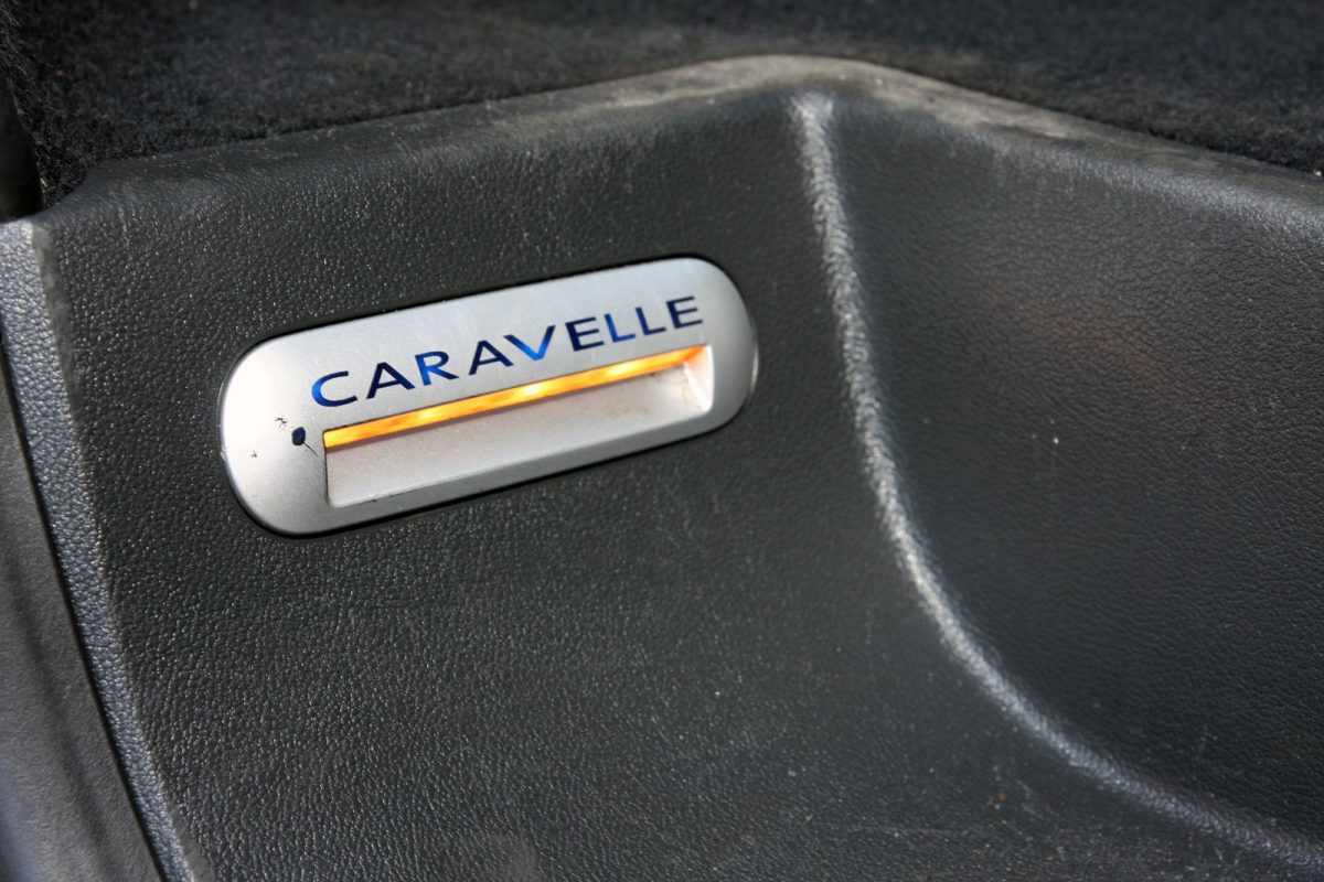 VOLKSWAGEN CARAVELLE