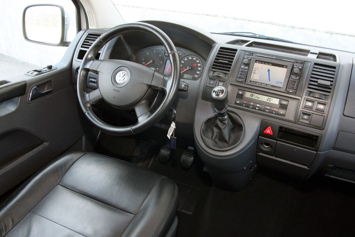 VOLKSWAGEN CARAVELLE