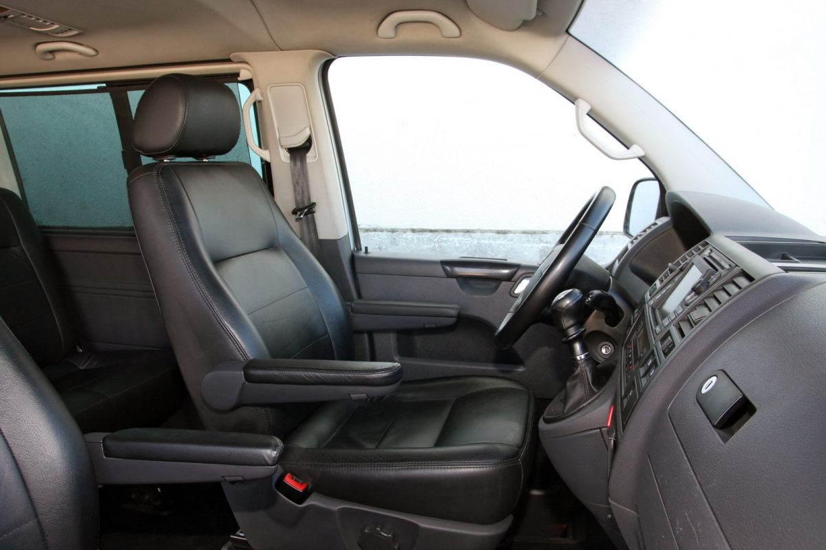 VOLKSWAGEN CARAVELLE