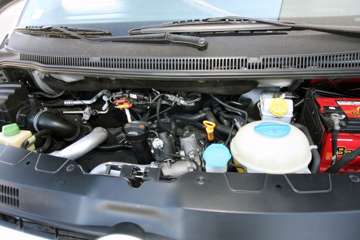 VOLKSWAGEN CARAVELLE