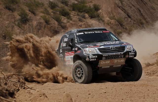 Dakar: meggyógyult Szalayék Opel Antarája, óriásit előztek