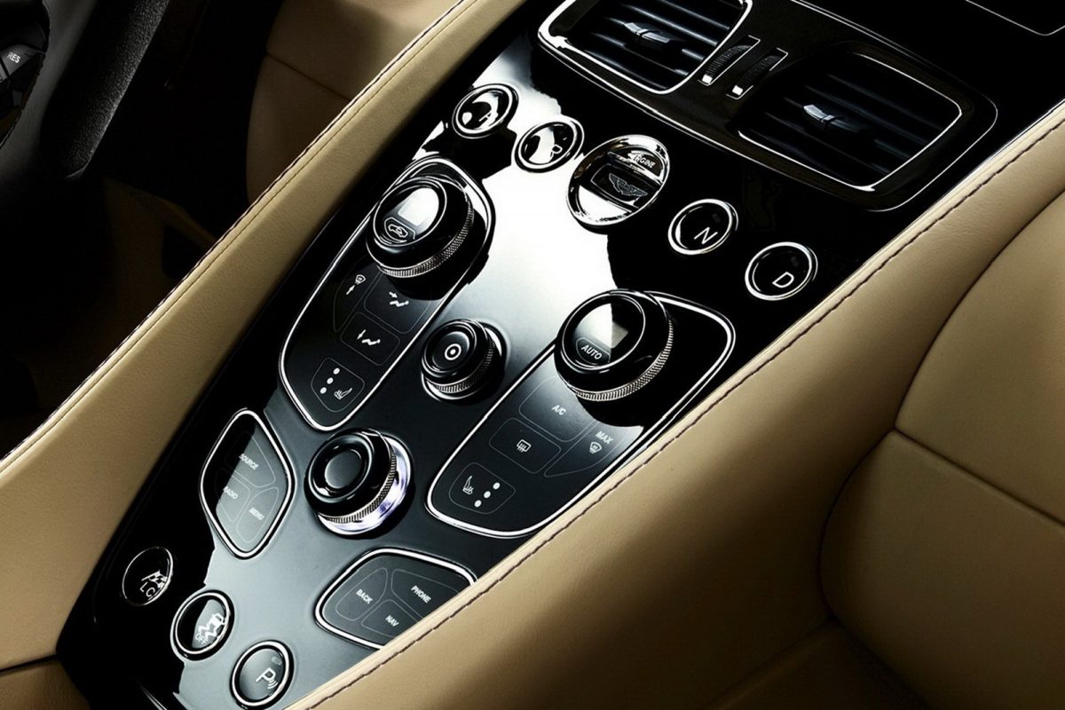 ASTON MARTIN VANQUISH