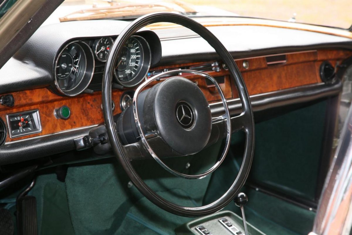 MERCEDES-BENZ W 109