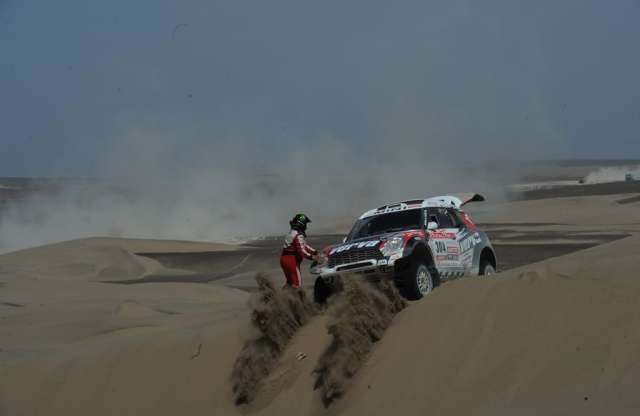 Gordon borult, Coma vesztett, Szalay vesztegelt